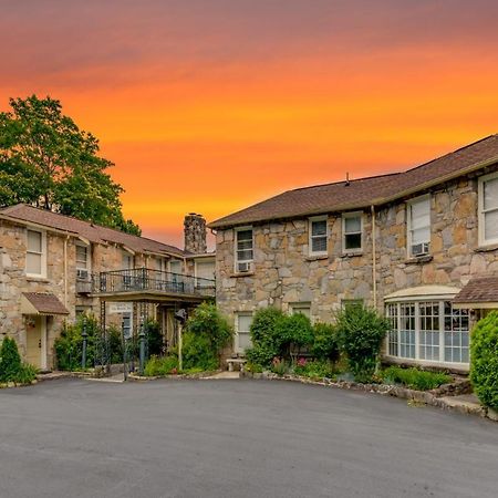 Echo Mountain Inn ヘンダーソンビル エクステリア 写真