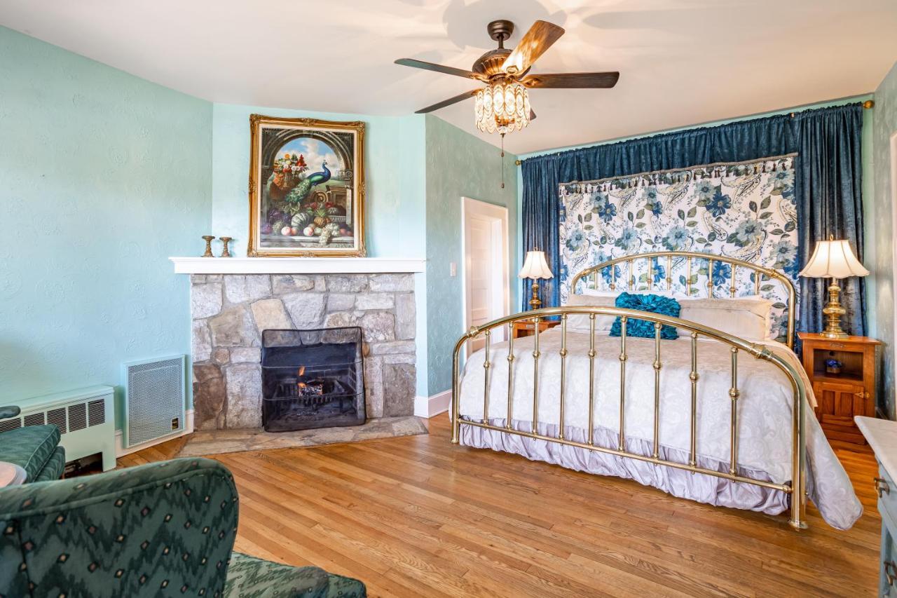 Echo Mountain Inn ヘンダーソンビル エクステリア 写真