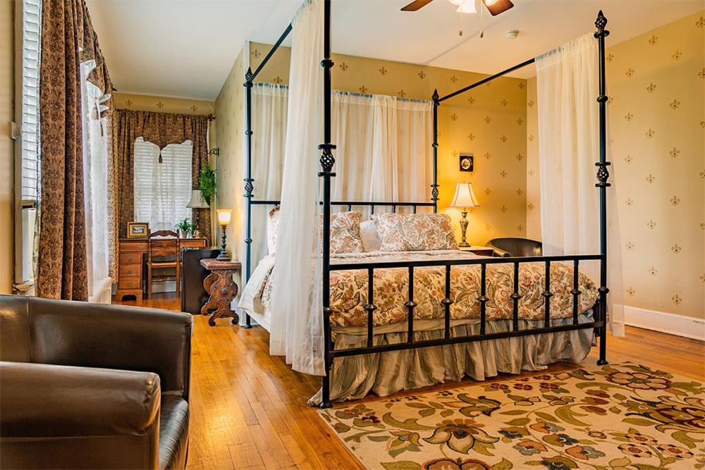 Echo Mountain Inn ヘンダーソンビル エクステリア 写真