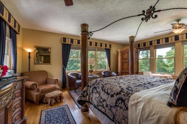 Echo Mountain Inn ヘンダーソンビル エクステリア 写真